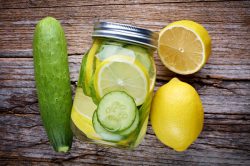 Прыщи на груди: причины, лечение, разновидности Прыщи на груди: причины, лечение, разновидности