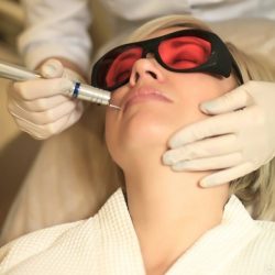 Прыщики и шелушение кожи: причины, как избавиться Прыщики и шелушение кожи: причины, как избавиться