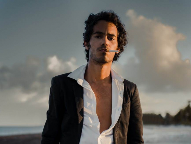 Чому зуби темніють: причини потемніння емалі