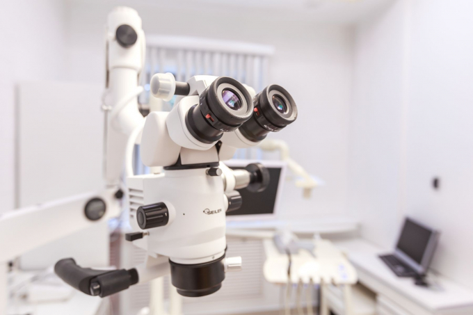 Чому при протезуванні зубів краще вибирати цирконієві коронки: пояснює стоматолог Михайло Тимко