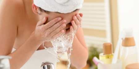 Властивості рожевої олії — використання в косметології і народних рецептах