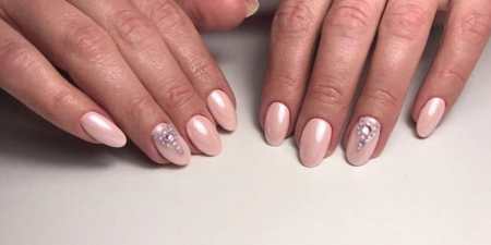 Перловий манікюр — ідеї дизайну з фото