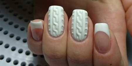 Модний новорічний френч — варіанти святкового манікюру
