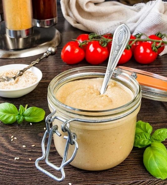 Тахіні та тахінна (кунжутна) паста-що це? Також рецепт приготування в домашніх умовах.