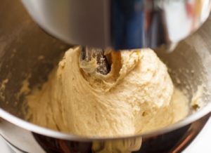 Яблучний пиріг з дріжджового тіста