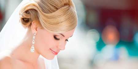 Весільні зачіски на довге волосся — покрокові інструкції укладання з чубчиком, локонами або косами