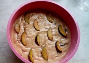 Пиріг сливами на кефірі: рецепт з фото