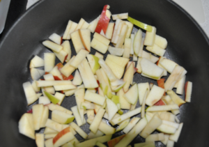 Швидка шарлотка з яблуками на швидку руку