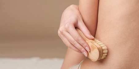 Щітка для сухого масажу тіла — особливості вибору, використання в домашніх умовах і догляду за нею