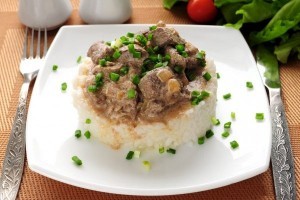 Як готується свиняча печінка в сметані з простим і апетитним рецептами