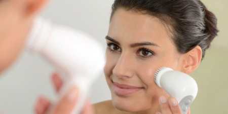 Щітка для обличчя для вмивання і масажу