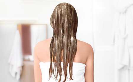 Зволожуюча маска для волосся в домашніх умовах: рецепти для витких, тонких, ламких, посічених, забарвлених пасм і техніка нанесення