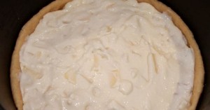 Пиріг з грушами і сиром: швидка, смачна випічка в мультиварці