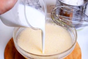 Пиріг з вишнею на кефірі: найніжніший ягідний десерт