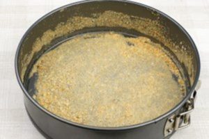 Яблучний пиріг на швидку руку в домашніх умовах