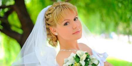 Весільні зачіски на довге волосся — покрокові інструкції укладання з чубчиком, локонами або косами