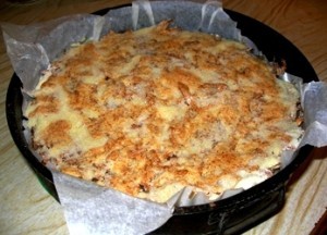 Шарлотка з тертими яблуками: соковитий десерт для гарного настрою