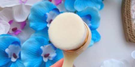 Щітка для обличчя для вмивання і масажу