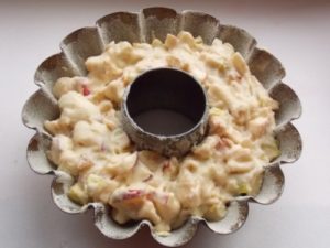 Яблучний пиріг без яєць: солодка випічка