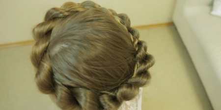Зачіски в школу самій собі — як зробити красиві і модні за покроковими інструкціями з відео