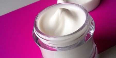 Крем для обличчя від пігментних плям — перелік косметичних продуктів від популярних брендів з відгуками