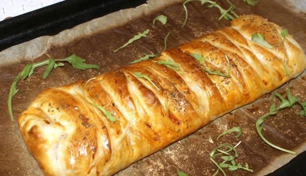 Пиріг з листкового тіста з фаршем – покроковий спосіб приготування