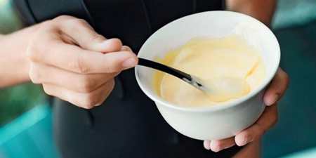 Жовток для волосся — користь і засоби для догляду