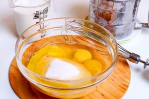 Пиріг з вишнею на кефірі: найніжніший ягідний десерт