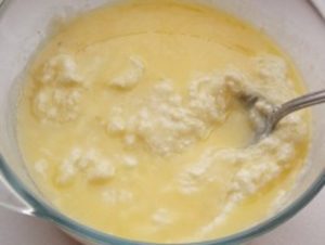 Яблучний пиріг без яєць: солодка випічка