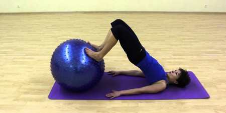 Вправи на м’ячі для схуднення: як займатися фітнесом в домашніх умовах, переваги тренувань з фітболом для м’язів тіла, відео