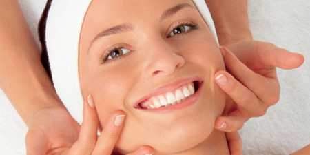 Вакуумний масаж обличчя — різновиди та техніка виконання, як вибрати банки або масажер з відгуками