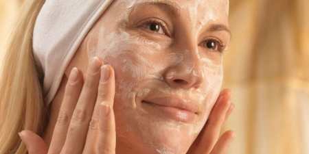 Перекис водню для обличчя — лікувальні властивості, рецепти відбілюючих, очищувальних і омолоджуючих масок