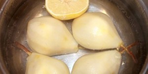 Пиріг з грушами і сиром: швидка, смачна випічка в мультиварці