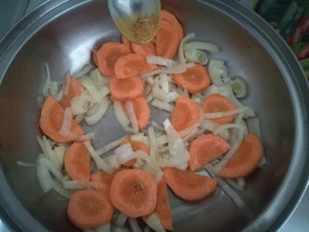 Минтай — 3 рецепта приготування салатів з риби