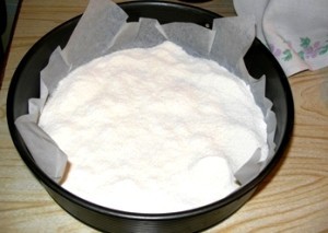 Шарлотка з тертими яблуками: соковитий десерт для гарного настрою