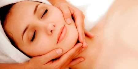 Масаж шиї від зморшок — як позбутися від смужок і складок в домашніх умовах