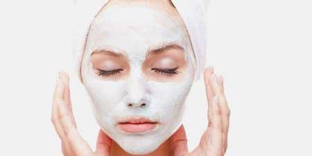 Глина для обличчя — корисні властивості і склад, різновиди і кольори, правила застосування і нанесення