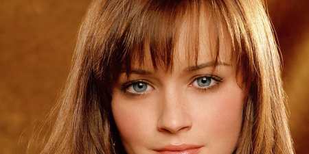 Чубчик для круглого обличчя — модні тенденції з фото і кому підійдуть коса, пряма, асиметрична або рвана