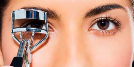 Прилад для завивки вій — як вибрати за розміром, формою, видом, матеріалом виготовлення та виробником