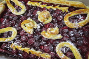 Пиріг з вишнею з листкового тіста: як приготувати самостійно