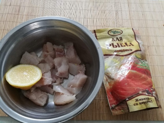 Минтай — 3 рецепта приготування салатів з риби