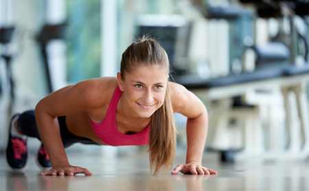 Як підтягнути груди дівчині вдома без операції, за допомогою вправ, масажу і масок