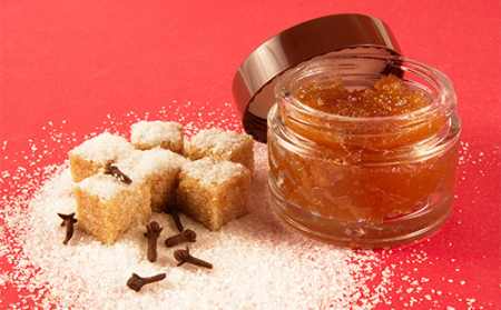 Скраб для шкіри голови в домашніх умовах від лупи і очищаючий: приготування і нанесення, рецепти