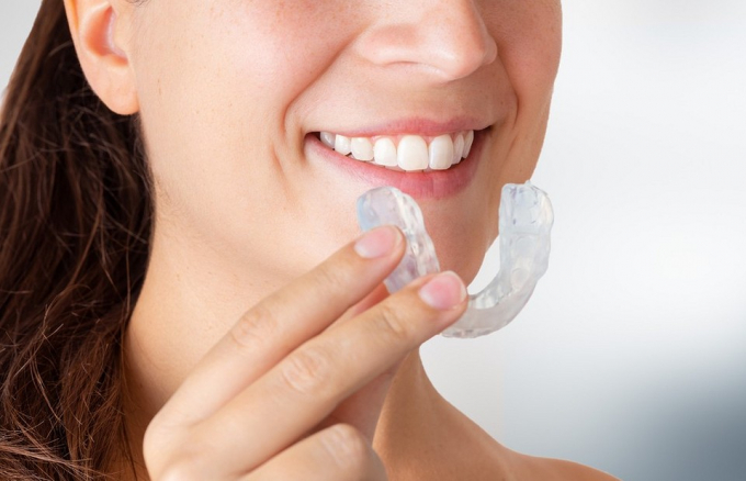 Чому людина скрипить зубами уві сні (чи є серед причин небезпечні)