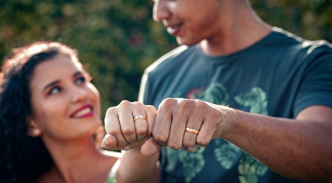 Сила роду в астрології: як прізвище чоловіка може вплинути на карму та долю жінки