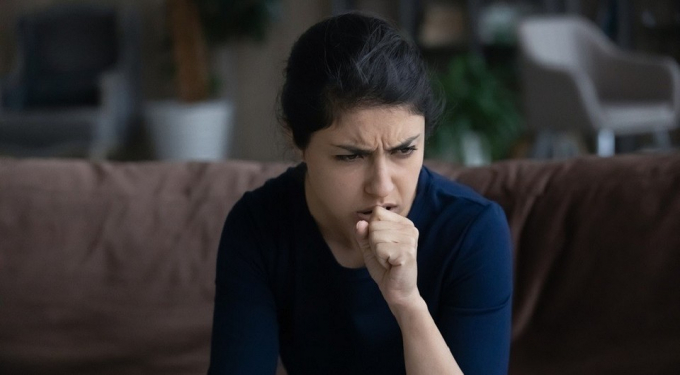 Чим лікувати сухий кашель у дорослого: з'ясовуємо головні причини та основні методи рятування