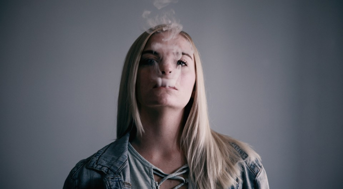 Некорисні витрати: звички знаків зодіаку, які роблять їх біднішими