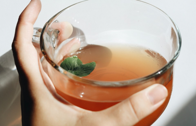 З гібіскусом чи матчу: який чай тобі підходить за знаком зодіаку