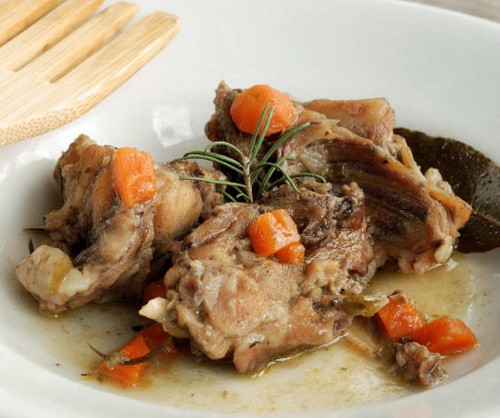 Кролик в духовці – 3 найсмачніших рецепта