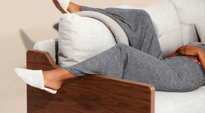 Ляг та лежи: 5 причин, чому валятися на дивані корисно для здоров'я